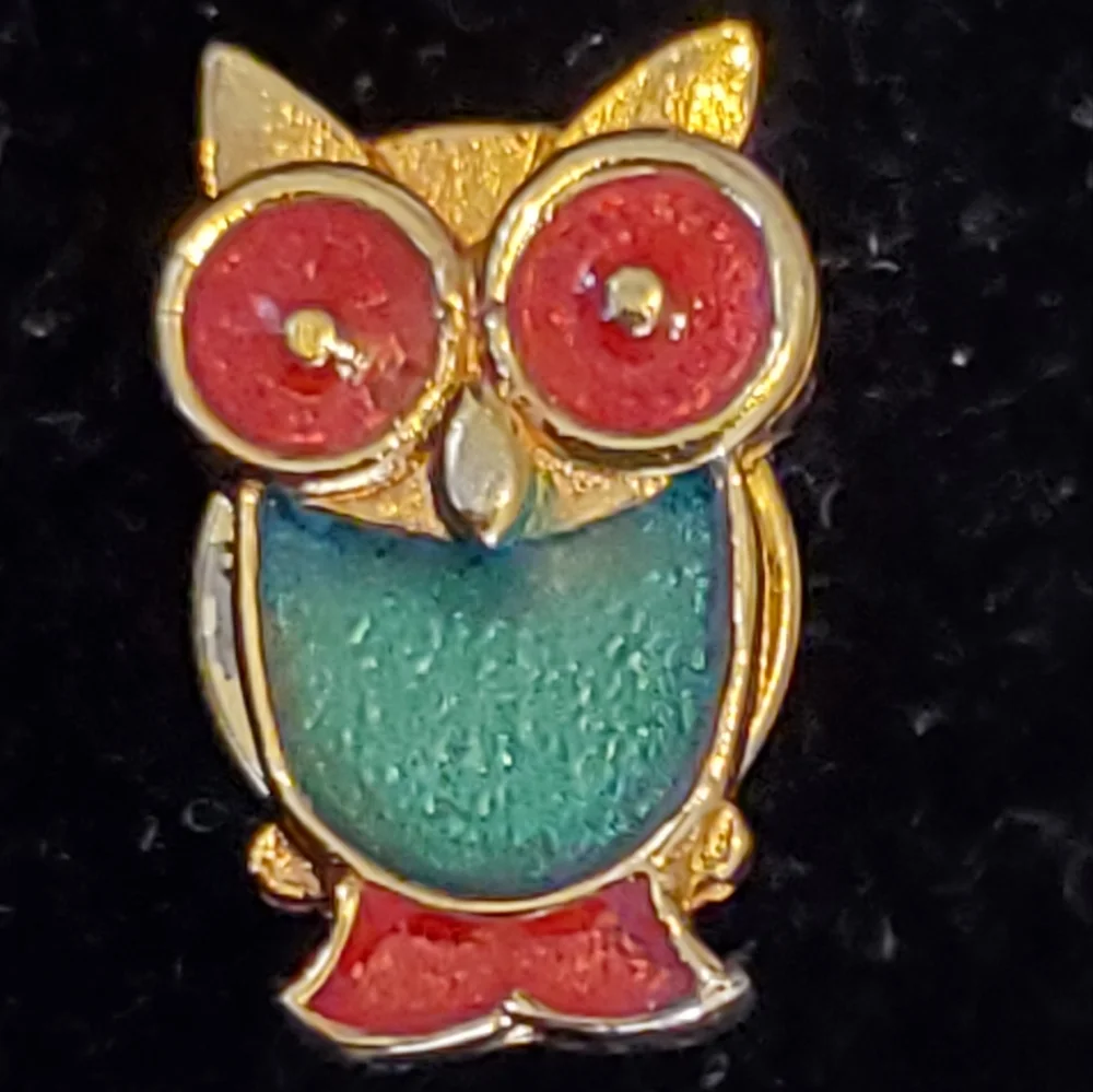 Goldtone owl pin red and green
